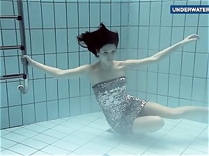 showing bright knockers underwater makes everyone insatiable
